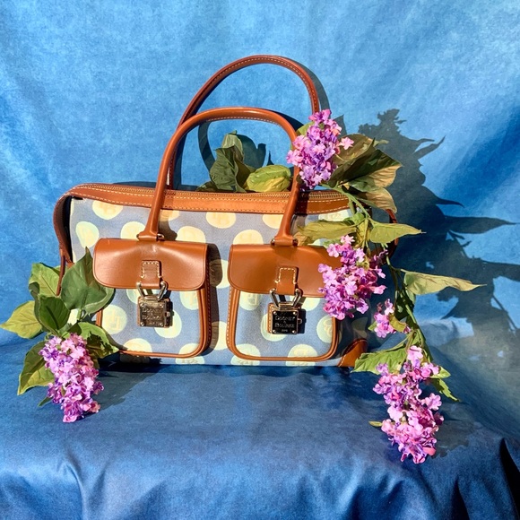 Dooney & Bourke Handbags - ** Host Pick 11/11!! 🥳 Classic Dooney & Bourke double pocket jacquard bag